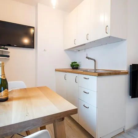 Loyd, - Apartament *