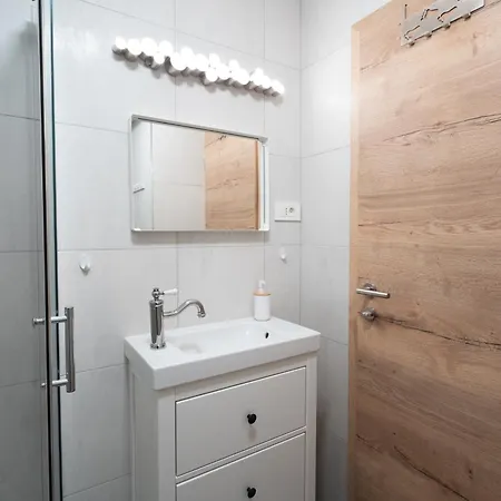 Apartament Loyd, - *