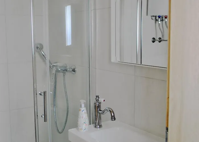 Loyd, - Apartma Kranjska Gora